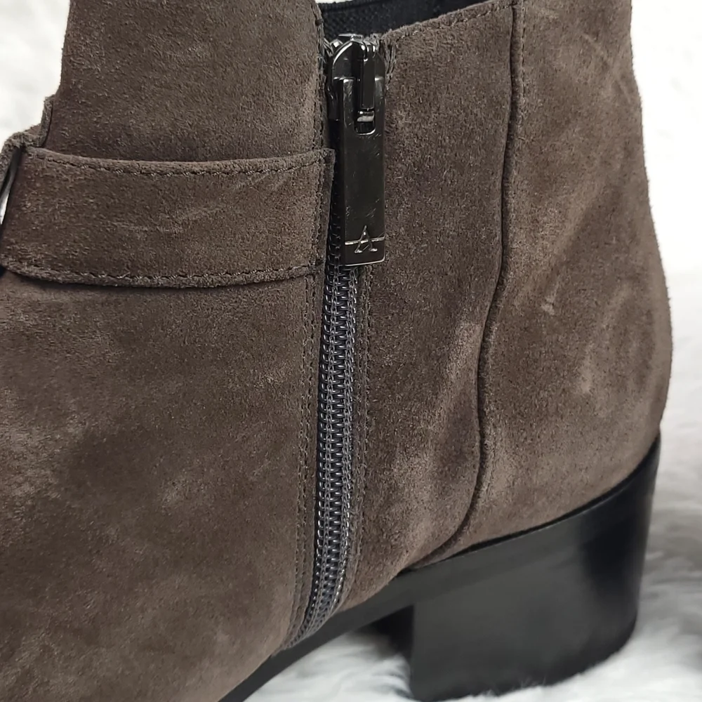 Like New! Aquatalia Ankle Boots 8.5